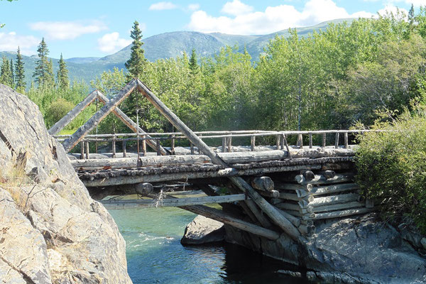 Historische Brücke auf dem alten Alaska Highway