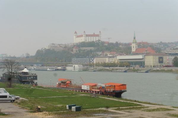 Burg von Bratislava mit Altstadt
