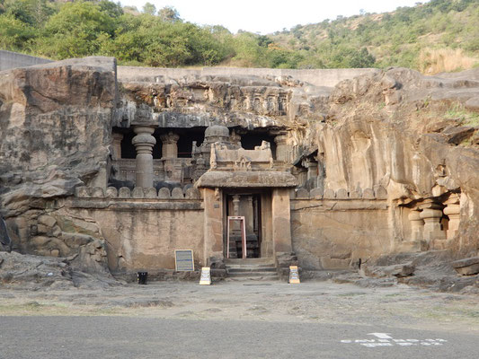 Jainistischer Höhlentempel
