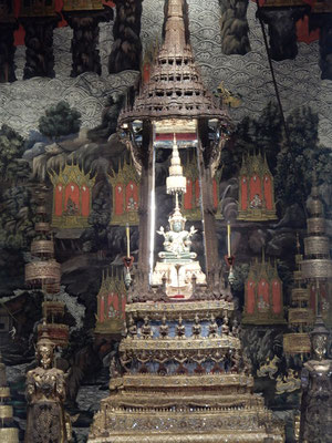 Kleiner Buddha aus Angkor Wat im Königspalast