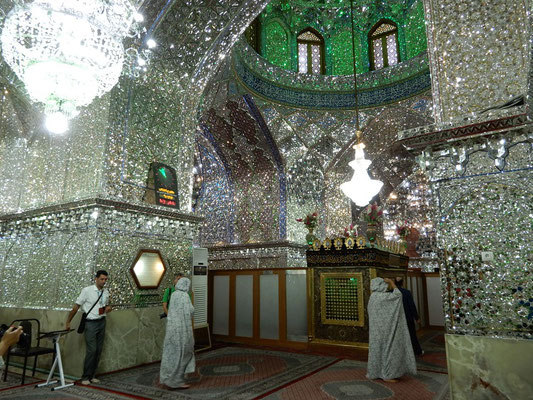 Spiegelsaal im Ali Ibn Hamza Mausoleum