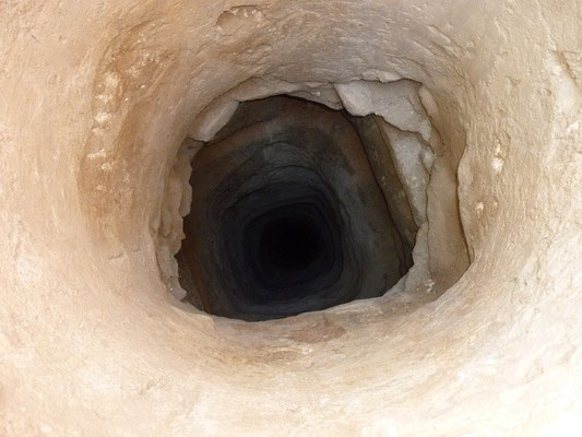 Brunnen ca. 30 m tief