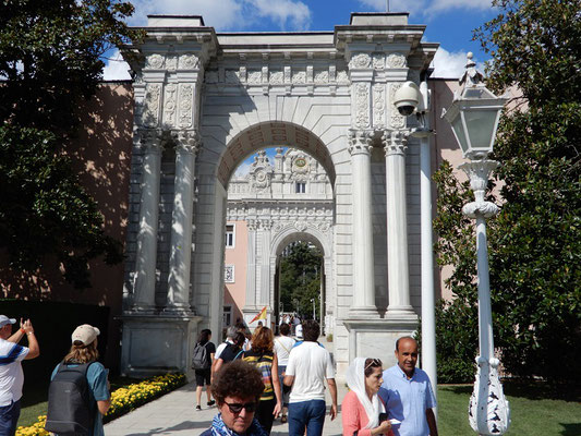 Eingang zum Dolmabahçe Palast