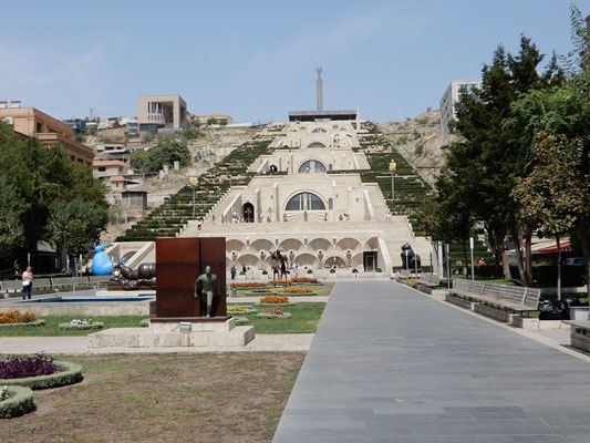Yerevan - Cafesjian Sculpturen Garten 