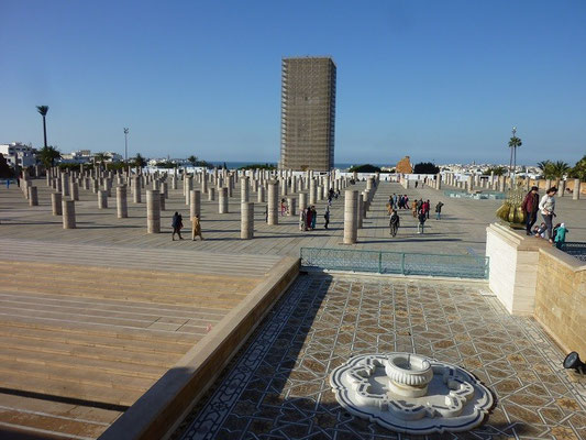 Blick vom Mausoleum zum Hassan-Turm