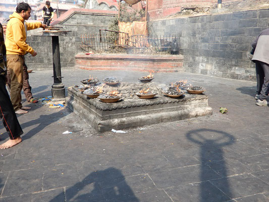 Beim Pashupatinath Tempel