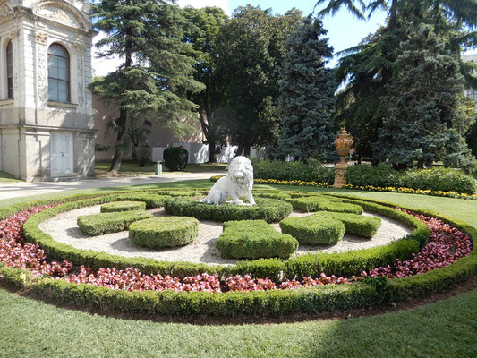 Garten des Dolmabahçe Palastes
