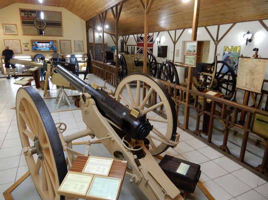 Aus dem Otjikotosee geborgene Deutsche Kanonen im Tsumeb Museum