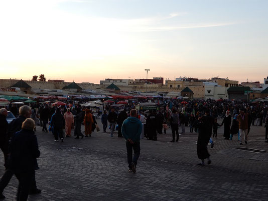 Der grosse Platz von Meknès