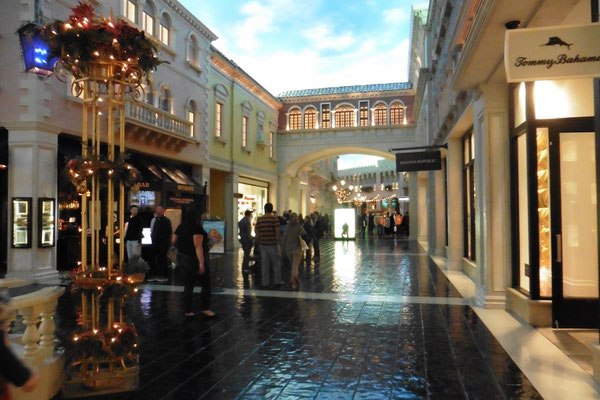 Indoor Shopping im Grand Canal Shoppers