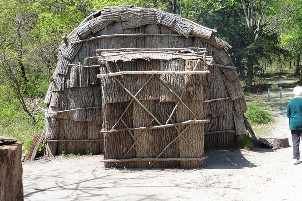 Haus der Ureinwohner aus Baumrinden