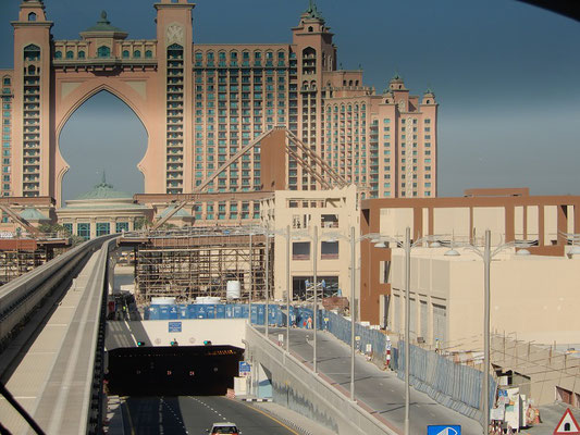 Fahrt mit der Monorail auf die Palmeninsel - Hotel Atlantis