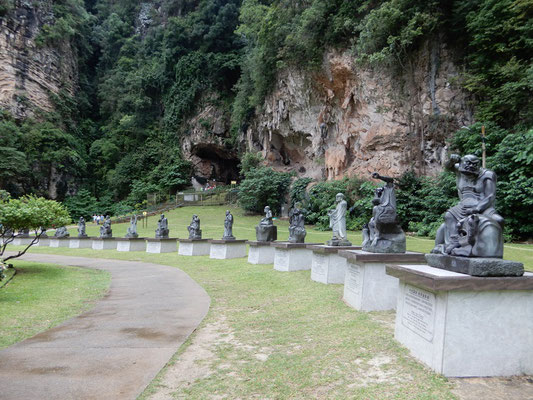 Statuen beim Kek-Lok-Tempel