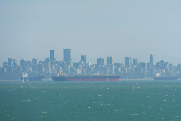 Vancouver Skyline vom Meer her gesehen