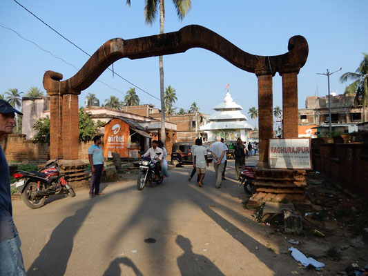 Dorfeingang in Raghurajpur