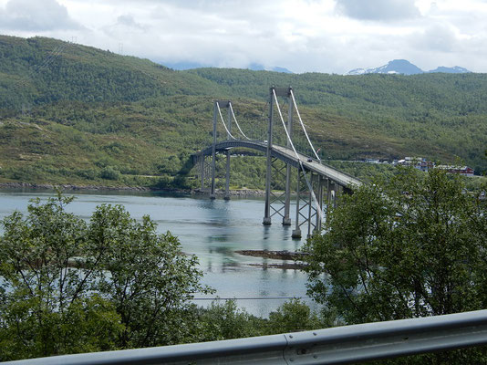 Brücke auf die Insel Hinnöya