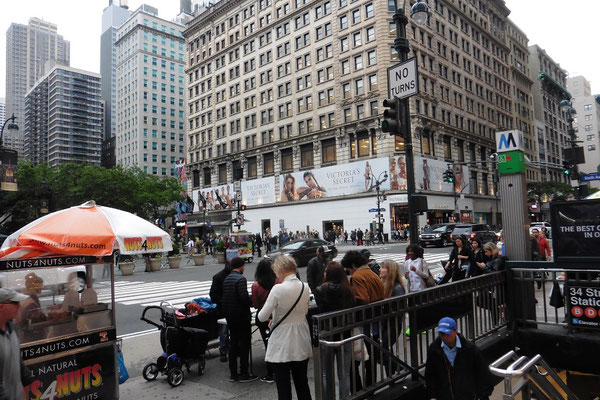 New York - Herald Square - Broadway