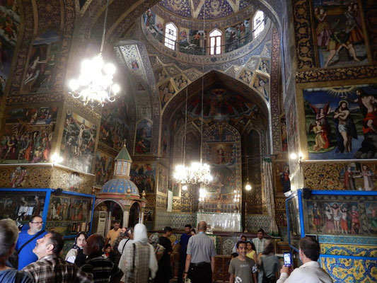 reich verziertes Innere der armenischen Kirche