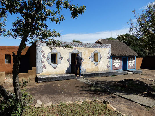 Basotho Cultural Village - Hütte des 20. Jahrhunderts mit Blechdach