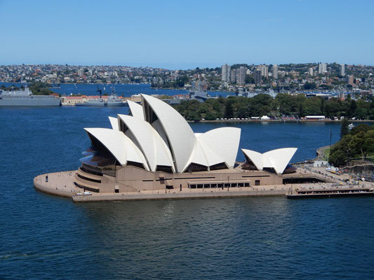 Opernhaus vom Pylon der Sydney Harbour Bridge aus gesehen