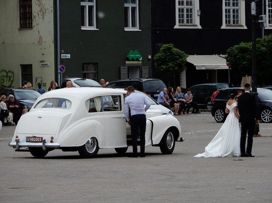 Heute ist Samstag, es wird geheiratet