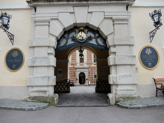 Eingang zum Schlosshotel Dürnstein