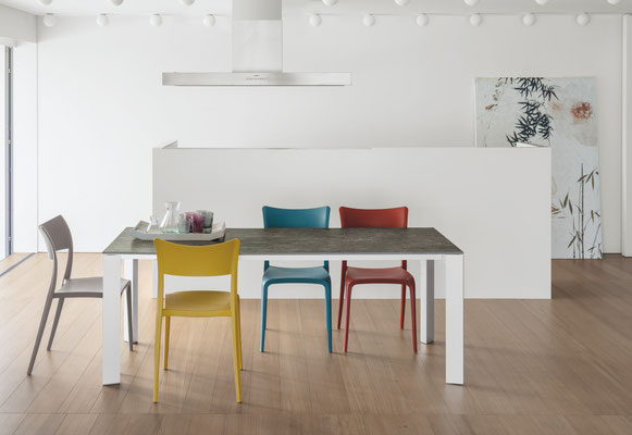 Tavolo allungabile SYRIO, struttura in metallo verniciato (colori a scelta), piano ed allunghe realizzabili in materiali a scelta, misure disponibili: cm.160x90 + 2 allunghe da cm.40; cm.130x85 + 2 allunghe da cm.35; cm.110x80 + 2 allunghe da cm.30