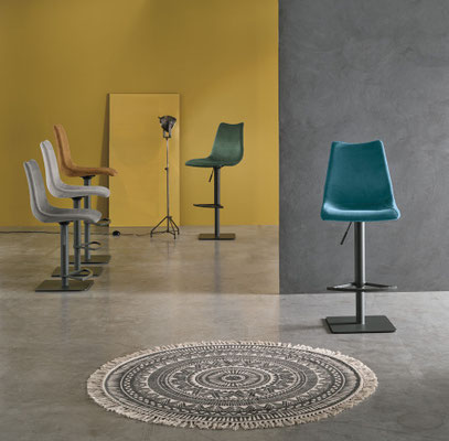 Sgabello imbottito con altezza regolabile (articolo MR77)