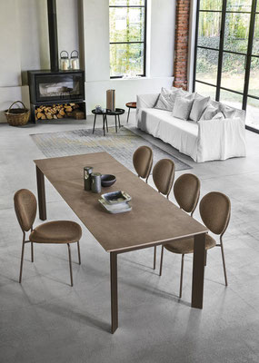 Tavolo allungabile SYRIO, struttura in metallo verniciato (colori a scelta), piano ed allunghe realizzabili in materiali a scelta, misure disponibili: cm.160x90 + 2 allunghe da cm.40; cm.130x85 + 2 allunghe da cm.35; cm.110x80 + 2 allunghe da cm.30