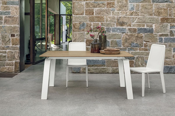 Tavolo allungabile DAMIAN, struttura in metallo verniciato (colori a scelta), piano ed allunghe realizzabili in materiali a scelta, misure disponibili: cm.160x90 + 2 allunghe da cm.40; cm.130x85 + 2 allunghe da cm.35; cm.110x80 + 2 allunghe da cm.30