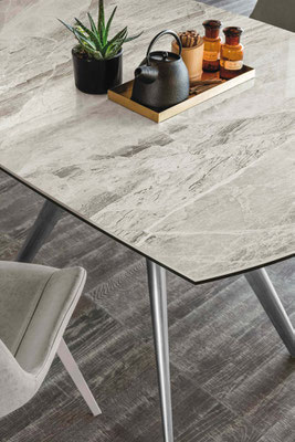Tavolo VERTIGO fisso (realizzabile su misura) o allungabile (misura cm.130x90 + 2 allunghe da cm.35) materiali e finiture a scelta