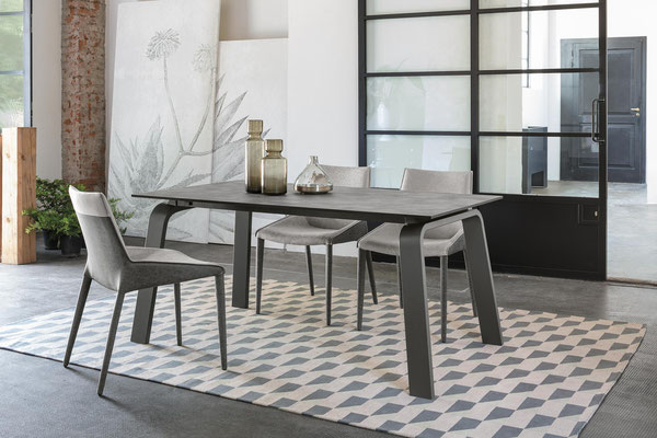 Tavolo allungabile DAMIAN, struttura in metallo verniciato (colori a scelta), piano ed allunghe realizzabili in materiali a scelta, misure disponibili: cm.160x90 + 2 allunghe da cm.40; cm.130x85 + 2 allunghe da cm.35; cm.110x80 + 2 allunghe da cm.30