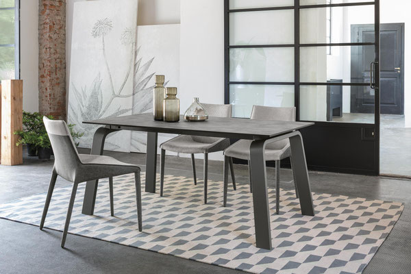 Tavolo allungabile DAMIAN, struttura in metallo verniciato (colori a scelta), piano ed allunghe realizzabili in materiali a scelta, misure disponibili: cm.160x90 + 2 allunghe da cm.40; cm.130x85 + 2 allunghe da cm.35; cm.110x80 + 2 allunghe da cm.30