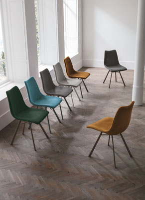 Sedia imbottita con struttura in metallo verniciato, rivestimento a scelta (articolo MR40)