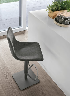 Sgabello imbottito con altezza regolabile (articolo MR77)