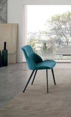 Sedia imbottita (articolo BR73), struttura in metallo verniciato, rivestimento a scelta