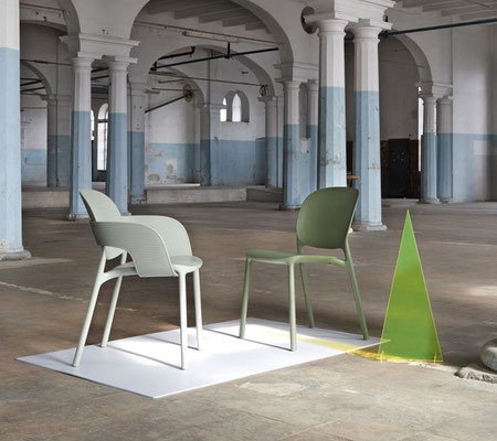 Poltroncina/Sedia in poliproprilene, colori a scelta (articoli HS28/HP28)
