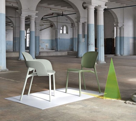 Poltroncina/Sedia in poliproprilene, colori a scelta (articoli HS28/HP28)
