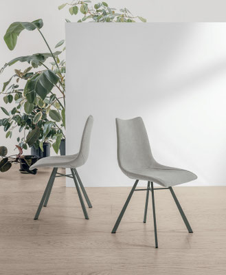 Sedia imbottita con struttura in metallo verniciato, rivestimento a scelta (articolo MR40)