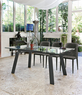Tavolo allungabile MIZAR, struttura in metallo verniciato (colori a scelta), piano ed allunghe realizzabili in materiali a scelta, misure disponibili: cm.160x90 + 2 allunghe da cm.40 oppure cm.180x90 + 2 allunghe da cm.45