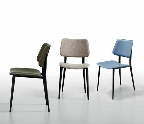 Sedia imbottita con struttura in metallo verniciato, rivestimento a scelta (articolo J23)