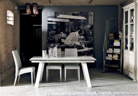 Tavolo allungabile MIZAR, struttura in metallo verniciato (colori a scelta), piano ed allunghe realizzabili in materiali a scelta, misure disponibili: cm.160x90 + 2 allunghe da cm.40 oppure cm.180x90 + 2 allunghe da cm.45