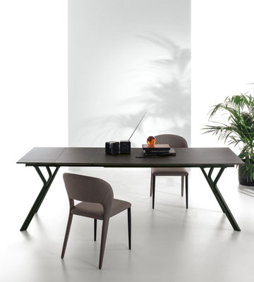 Tavolo KRONOS fisso (realizzabile su misura) o allungabile (misure cm.130x85 + 2 allunghe da cm.35 oppure cm.160x90 + 2 allunghe da cm.40), materiali e finiture a scelta