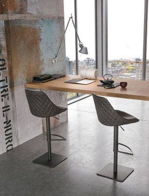 Sgabello imbottito con altezza regolabile, rivestimento a scelta (articolo BL74)