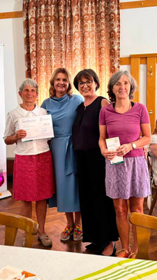 Gruppenbild mit Damen der Frauen-Union Puschendorf und Adelheid Seifert