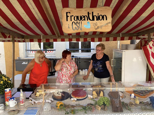 Frauen-Union Ortsverband Langzenenn mit großem Kuchenbüfett