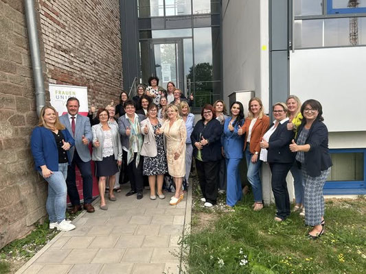 Die Frauen-Union Fürth-Land mit 10 engagierten Ortsverbänden und Landrat Bernd Obst