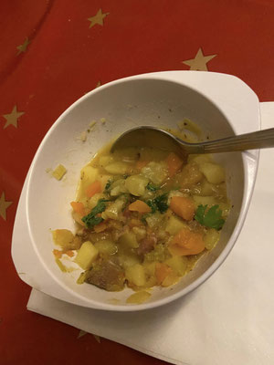 Adventsmarkt bei der Frauen-Union Veitsbronn - leckere Kartoffelsuppe