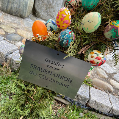 Osterbrunnen gestiftet von der Frauenunion der CSU Zirndorf, Bild 1 Helene Schultheiß Heim in der Marie-Juchacz-Straße 2.