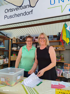 Arbeitsdienst in der Losbude von der Frauen-Union PUschendorf
